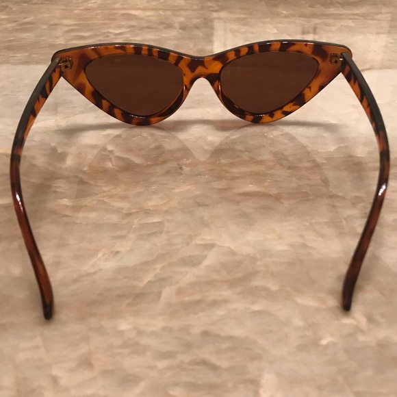 Leopard Print Vintage Cat Eye Sunglasses - Picture 5 of 6